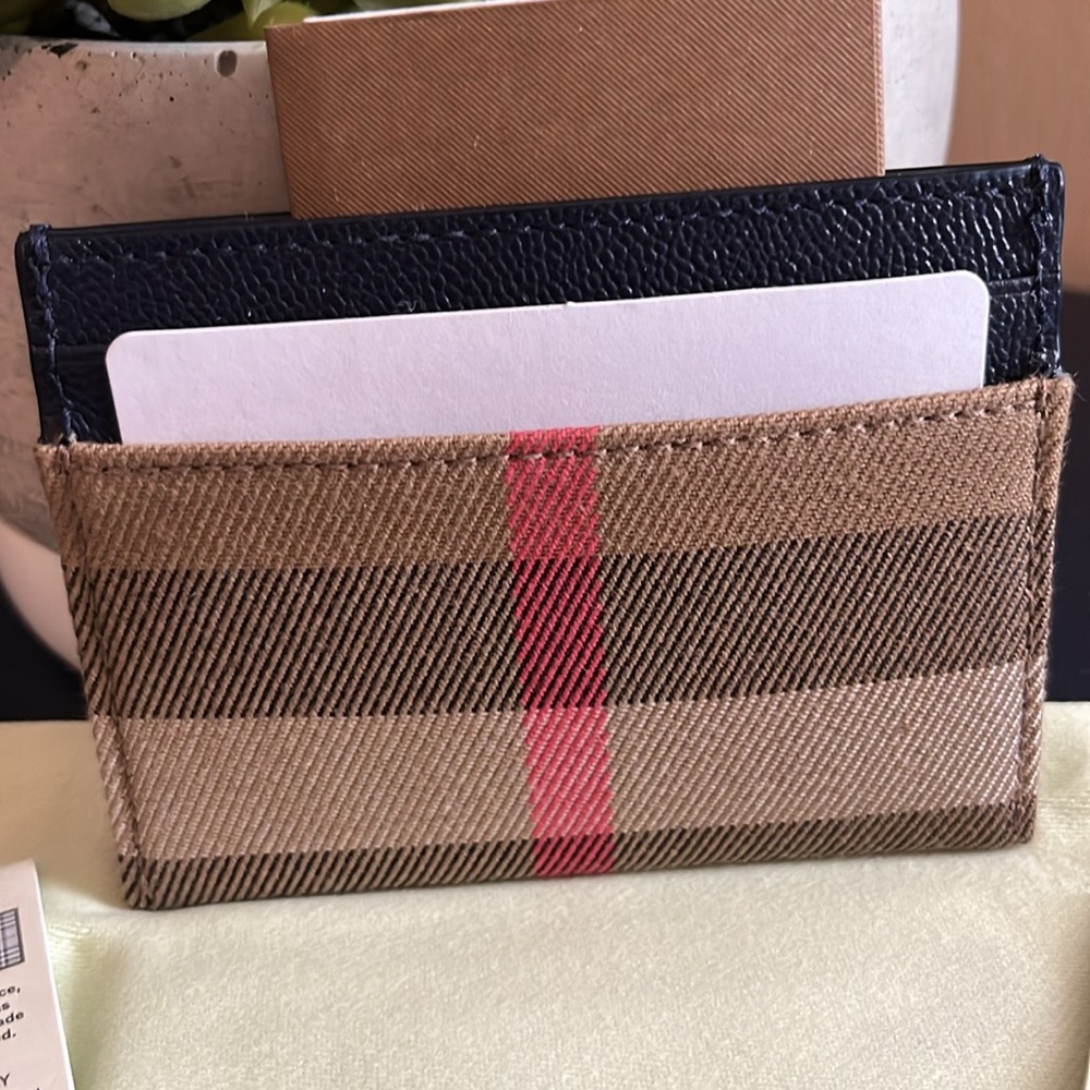 NWT Burberry cardholder - Picture 3 of 6